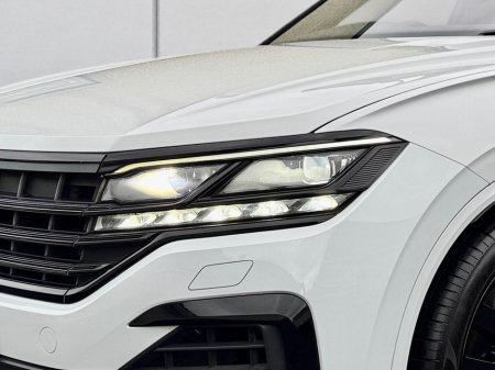 2019 Volkswagen Touareg V6 R-LINE TECH 3.0 TDI **286 BHP**REVERSE CAMERA**BODY KIT**BLACK PACK**XENONS**MEMORY SEATS**FSH**MINT** €52,750 thumbnail