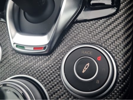 2025 Alfa Romeo Giulia V6 BI-TURBO QUADRIFOGLIO thumbnail