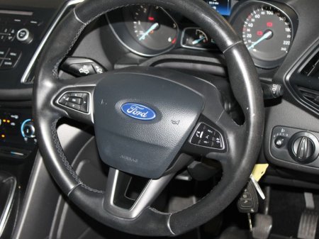 2017 Ford C-Max Zetec 1.5 TDCI 95PS M6 4DR €11,999 thumbnail