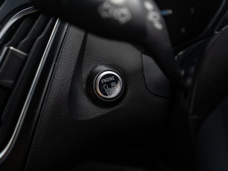 2017 Ford Focus - thumbnail 19