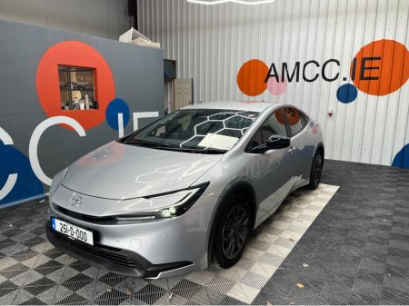 2025 Toyota Prius - photo 2