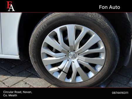 2019 Peugeot Partner - thumbnail 27