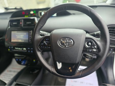 2020 Toyota Prius 6AA-ZVW51 €21,950 thumbnail