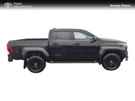 2025 Toyota Hilux 2.8 GR SPORT II CREWCAB €66,950 thumbnail