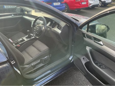 2015 Volkswagen Passat COMFORTLINE 1.6 TDI MANUAL 6SPEED FWD 120HP 5DR €8,995 thumbnail