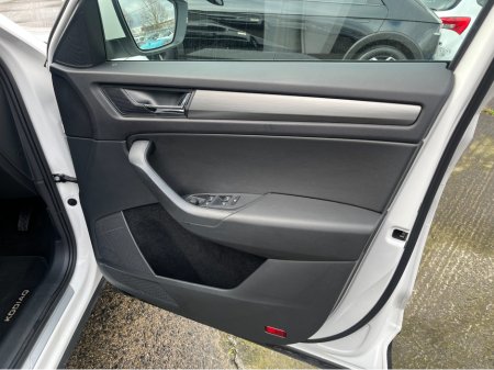 2020 Skoda Kodiaq 7 SEATER AUTOMATIC AMBITION 2.0 TDI 150HP €31,950 thumbnail