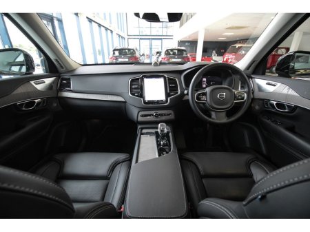 2022 Volvo XC90 RECHARGE T8 ULTIMATE DARK AWD €59,899 thumbnail