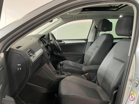 2019 Volkswagen Tiguan CL 2.0 TDI MANUAL 6SPEED FWD 150HP 5DR €22,900 thumbnail