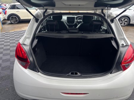 2016 Peugeot 208 - thumbnail 7