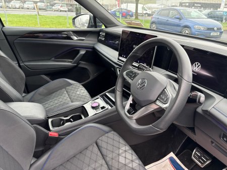 2025 Volkswagen Tiguan - thumbnail 6