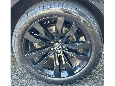 2023 Volkswagen Touareg - thumbnail 28