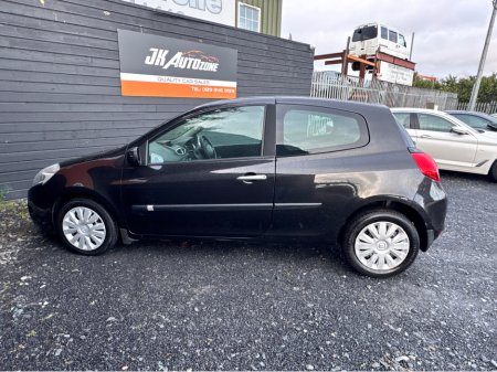 2010 Renault Clio 1.1 16V ROYALE ETHANOL 3DR €3,995 thumbnail