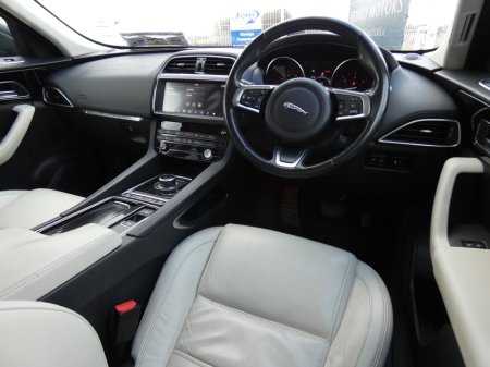 2020 Jaguar F-Pace RWD 2.0 D 180PS Chequered Flag Auto €26,950 thumbnail