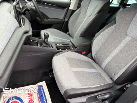 2025 Skoda Octavia - view 4