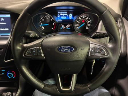 2015 Ford Focus - thumbnail 17