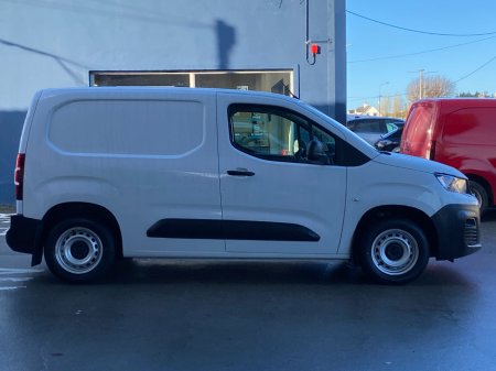 2024 Peugeot Partner  €18,618 thumbnail