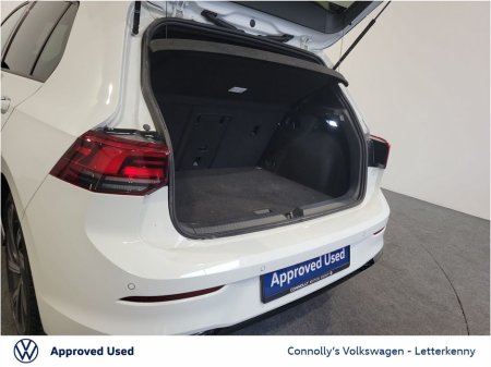 2024 Volkswagen Golf 2.0 TDI 150HP R-Line €39,450 thumbnail