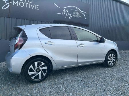 2020 Toyota Aqua - thumbnail 2