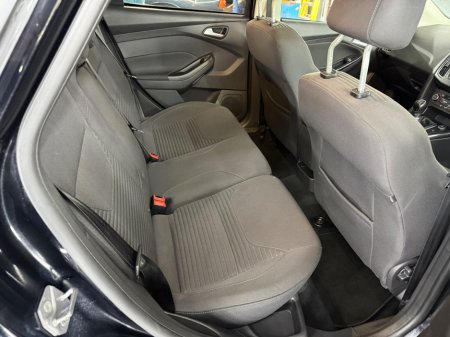 2017 Ford Focus - thumbnail 19