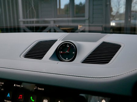 2023 Porsche Cayenne 3.0 V6 E-Hybrid 4WD Auto €87,950 thumbnail