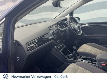 2019 Volkswagen Touran - view 4