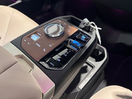 2022 BMW iX - thumbnail 11