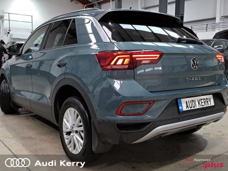 2023 Volkswagen T-Roc 2.0TDI 116HP LIFE €31,950 thumbnail
