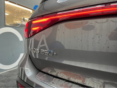 2025 Mercedes-Benz EQB - thumbnail 3