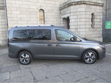 2025 Ford Grand Tourneo Connect 2.0 TDCI AUTO WHEELCHAIR TAXI €69,000