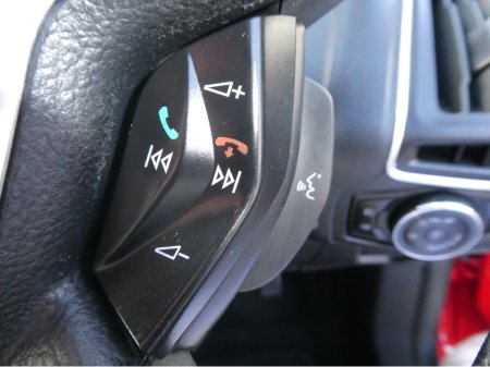 2012 Ford Focus - thumbnail 23