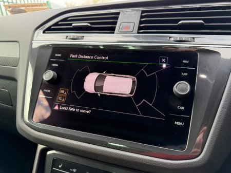 2023 Volkswagen Tiguan 231 D R-LINE 2.0 TDI 6SP FWD 150HP LOW KMS! €41,995 thumbnail