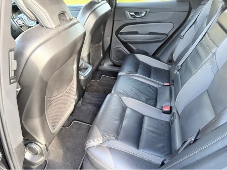 2019 Volvo XC60 2.0 D4 190HP 5DR R-DESIGN €30,995 thumbnail