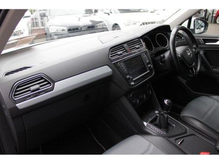 2017 Volkswagen Tiguan - thumbnail 22