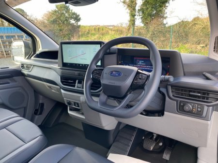 2026 Ford Transit Kombi Kombi 2.5 PHEV 232 BHP Automatic €60,500 thumbnail