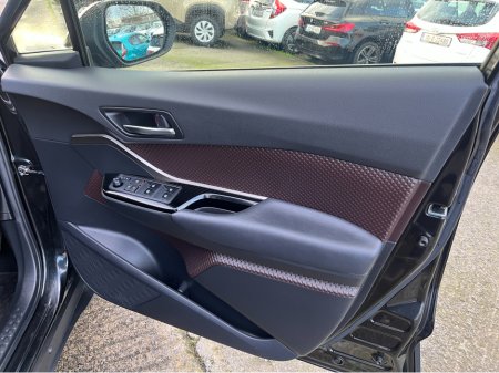 2019 Toyota C-HR SOL HYBRID AUTOMATIC 1.8 PETROL //HALF LEATHER HEATED SEATS//ADAPTIVE CRUISE CONTROL//REVERSE CAMERA//KEYLESS ENTRY// €19,950 thumbnail