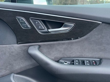 2022 Audi Q7 55 TFSIe S-LINE PHEV FACTORY ELECTRIC TOW BAR €59,995 thumbnail