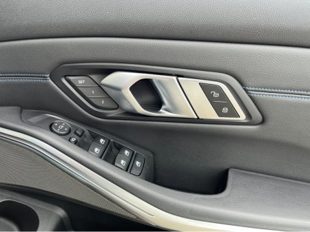 2021 BMW 3 Series - thumbnail 14