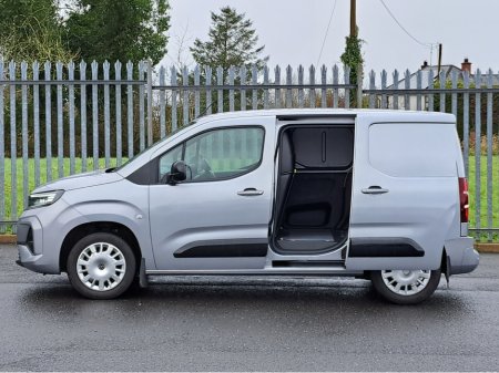 2025 Opel Combo SPORTIVE L1H1 1.5TD 100BHP **REVERSING CAMERA** €19,919 thumbnail