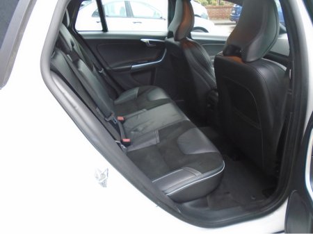 2017 Volvo V60 2.0 D D4 R-DESIGN NAV 190BHP 5DR €16,950 thumbnail