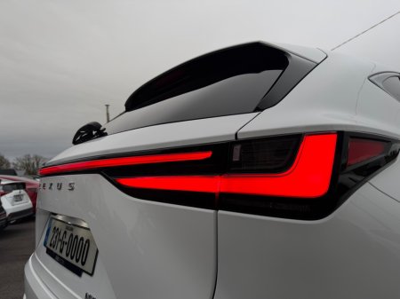 2023 Lexus NX 450 h+ - thumbnail 19