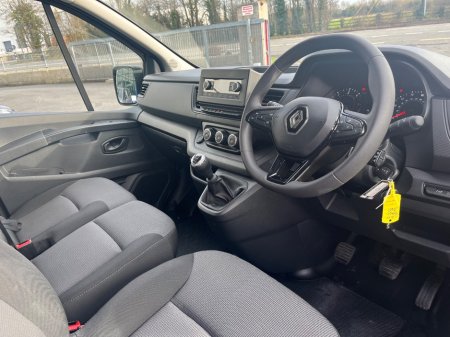 2023 Renault Trafic Passenger - thumbnail 12