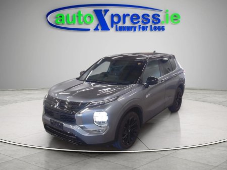 2023 Mitsubishi Outlander PHEV 4WD BLACK EDITION, Low mileage, reversing camera thumbnail