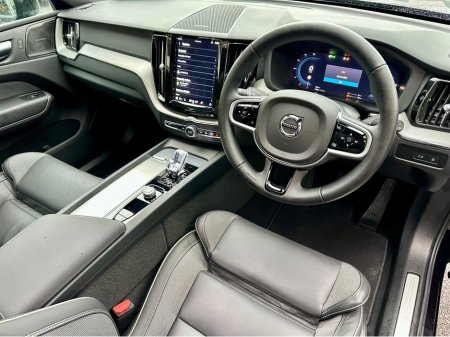 2025 Volvo XC60 T6 AWD PANORAMIC SUNROOF thumbnail