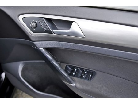 2015 Volkswagen Golf - thumbnail 24