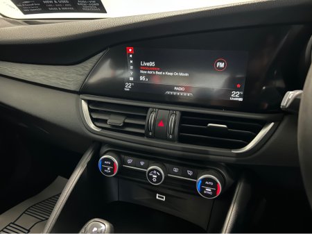 2017 Alfa Romeo Giulia 2.2JTD 180HP SUPER LUXURY 4DR AUTO €16,900 thumbnail