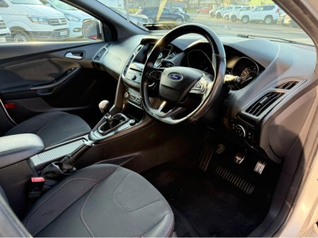 2018 Ford Focus - thumbnail 10