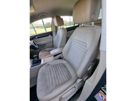 2011 Volkswagen Passat - thumbnail 16