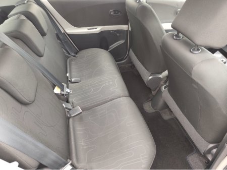 2009 Toyota Yaris - thumbnail 8