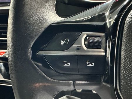 2023 Peugeot 2008 - thumbnail 16