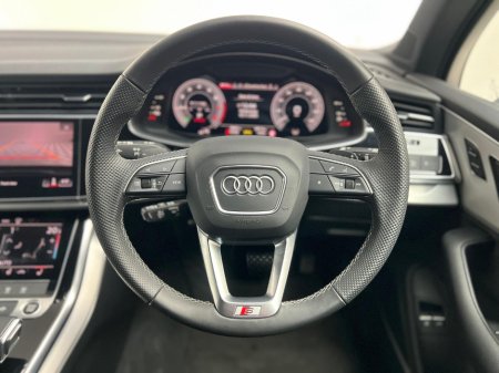 2024 Audi Q7 S LINE 55 TFSI E QUATTRO €84,990 thumbnail